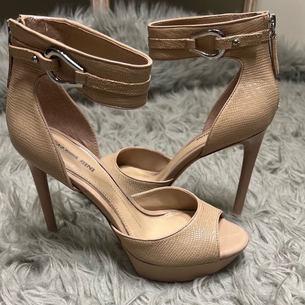 Giani Bernini Tan Ankle Strap Heels